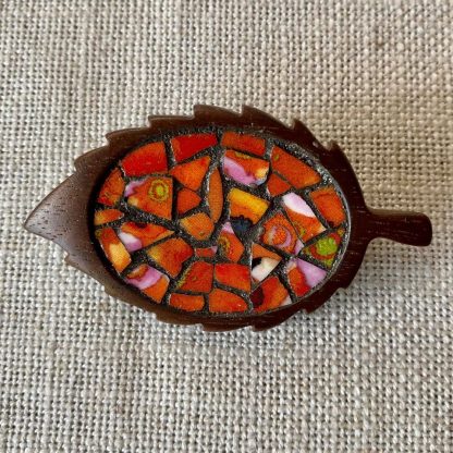Wooden leaf brooch - Image 2